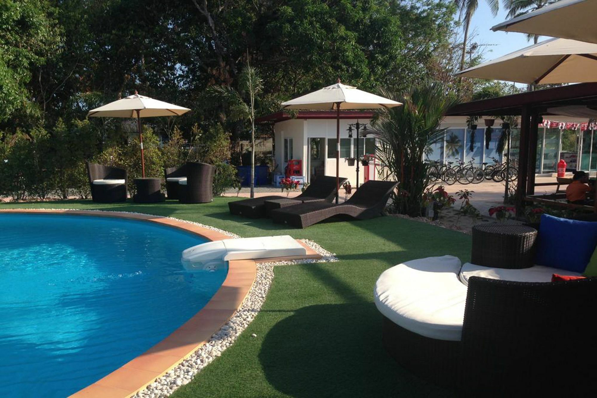 Check In And Chill Out Hotel Ban Laem Sok Buitenkant foto